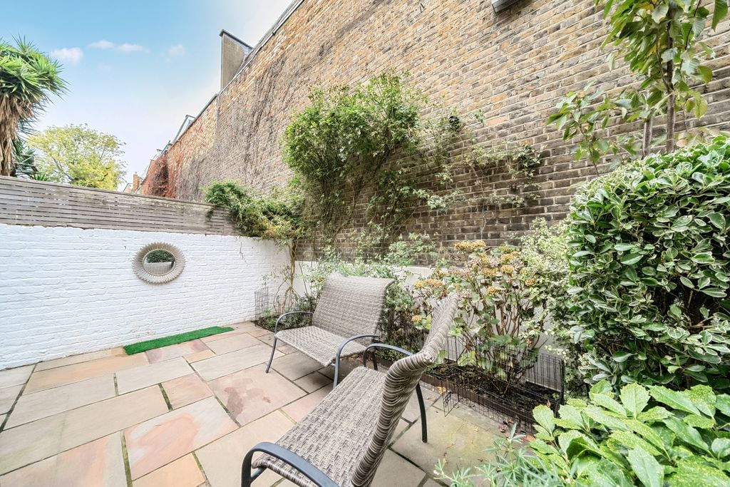 Property photo 3 of 19 Patio Garden