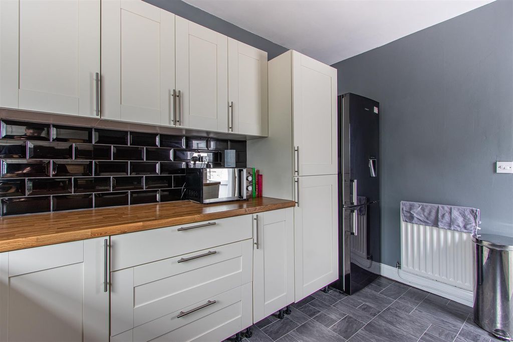 Property photo 3 of 15 Jubilee Street 25-16.Jpg