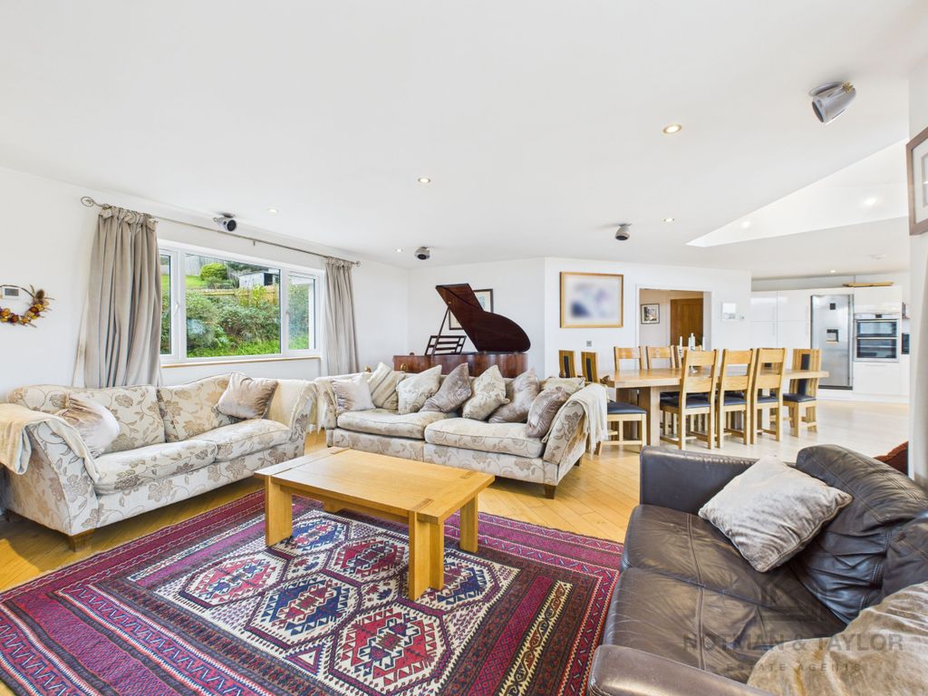 Property photo 2 of 34