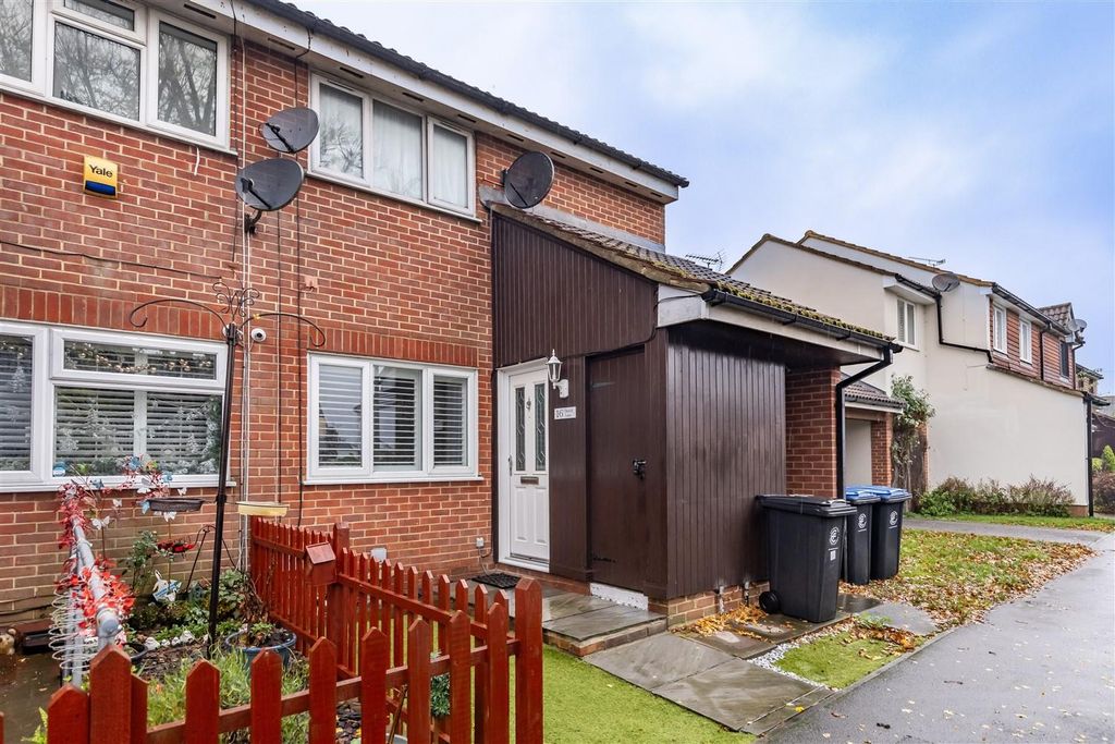 Property photo 1 of 17 16 Church Ln (17).Jpg