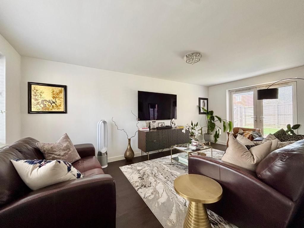 Property photo 3 of 15 Lounge