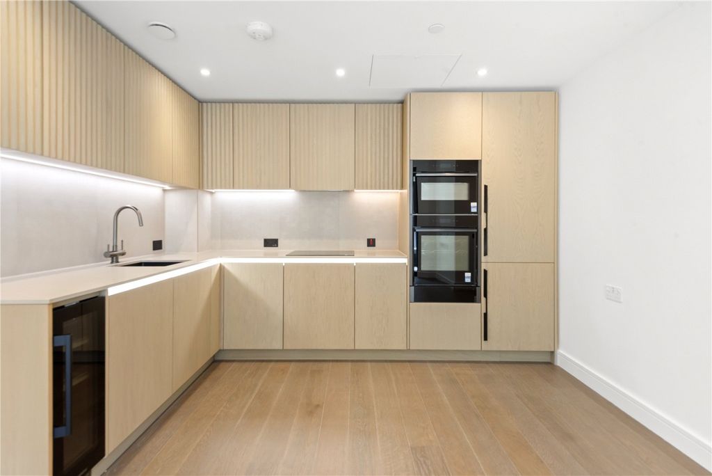 Property photo 1 of 11 Kitchen