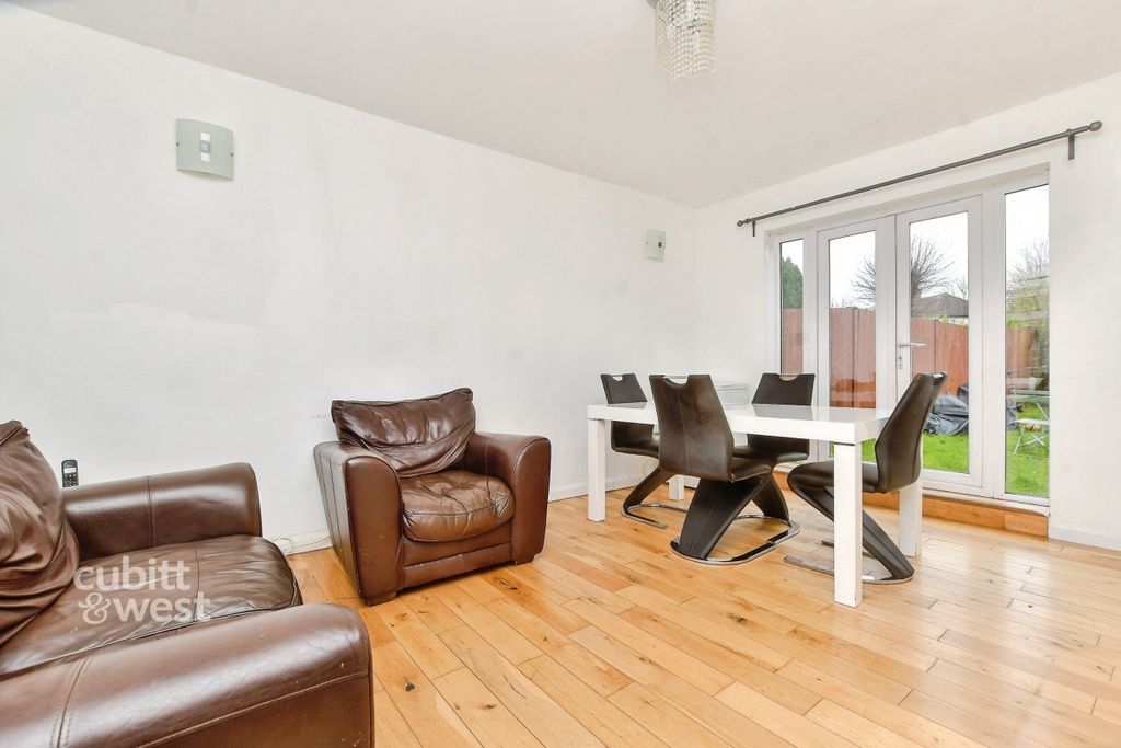 Property photo 2 of 7 c3Fc48c2-901Gsccl