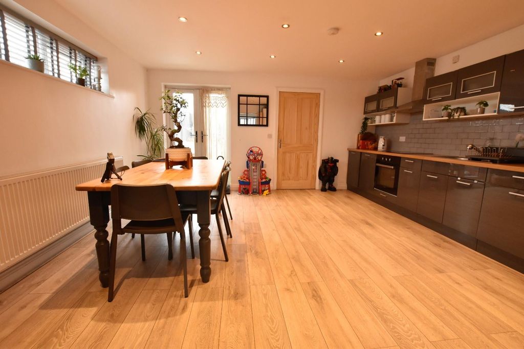 Property photo 1 of 10 Kitchen / Diner