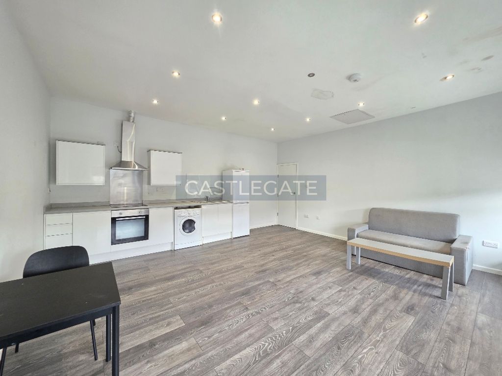 Property photo 1 of 9 Science House, Flat 9, 9 Bath Street, Huddersfield, HD1 5Bq (4)
