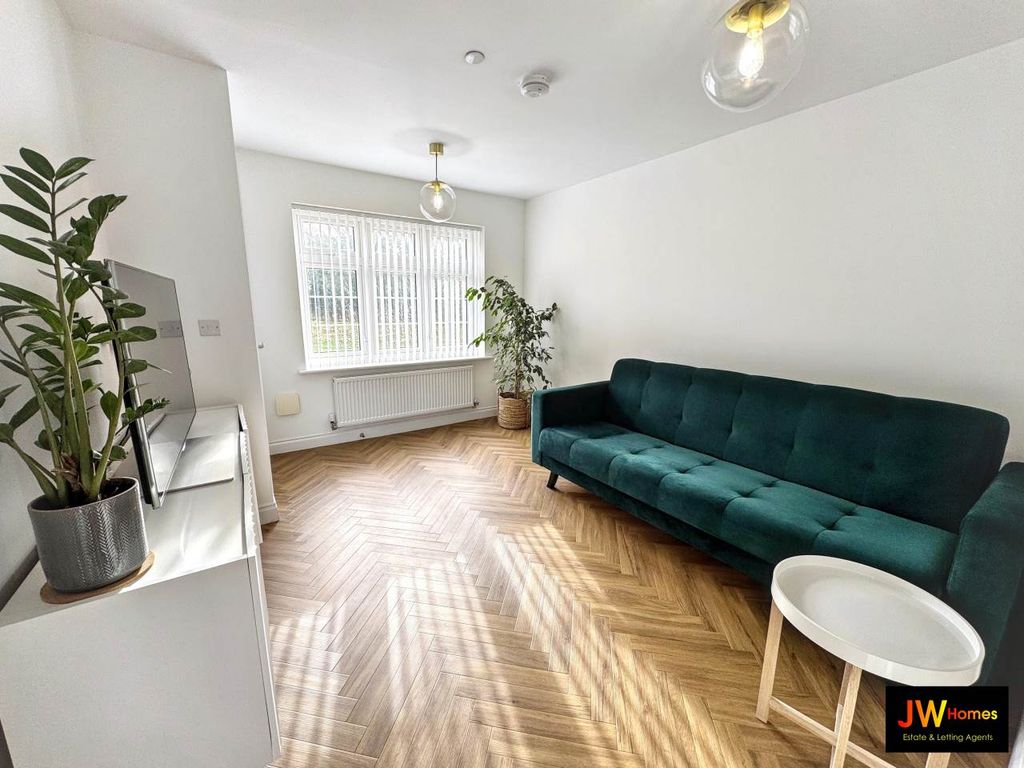 Property photo 3 of 13 Living Room (2)