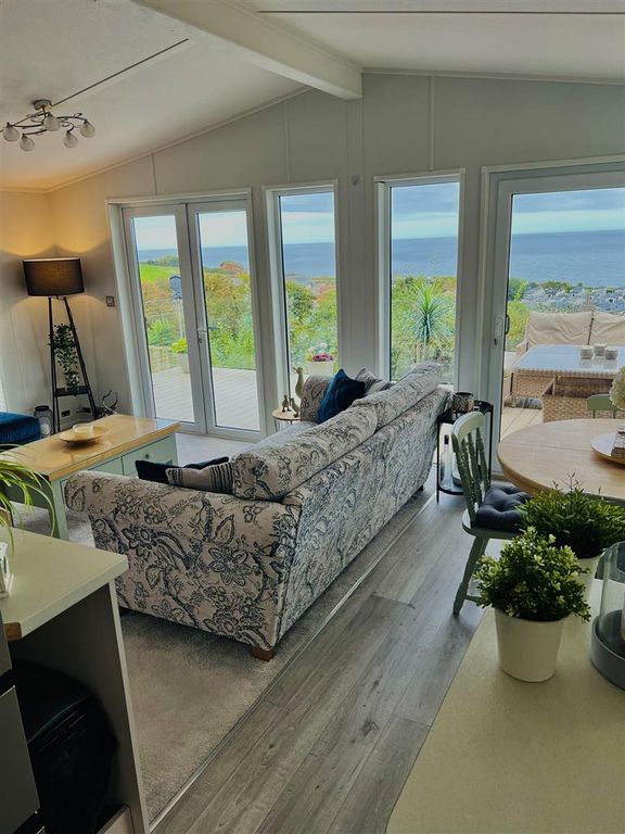 Property photo 2 of 64 Lounge