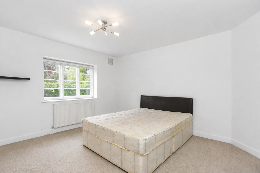 Property photo 3 of 5 1E4359A1-B583-4551-8B37-822ba8A609Da