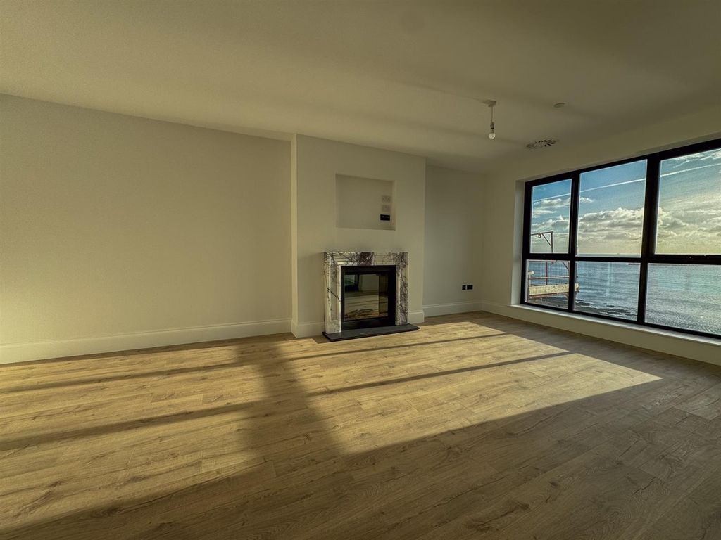 Property photo 2 of 20 20 Bay Queen-09.Jpg