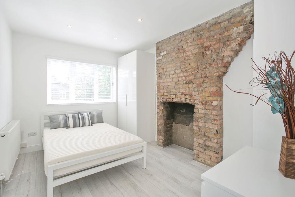 Property photo 3 of 8 95Fa6d2d-13Ac-48Ef-8E5A-A6E738465B72Aslinks - 36B