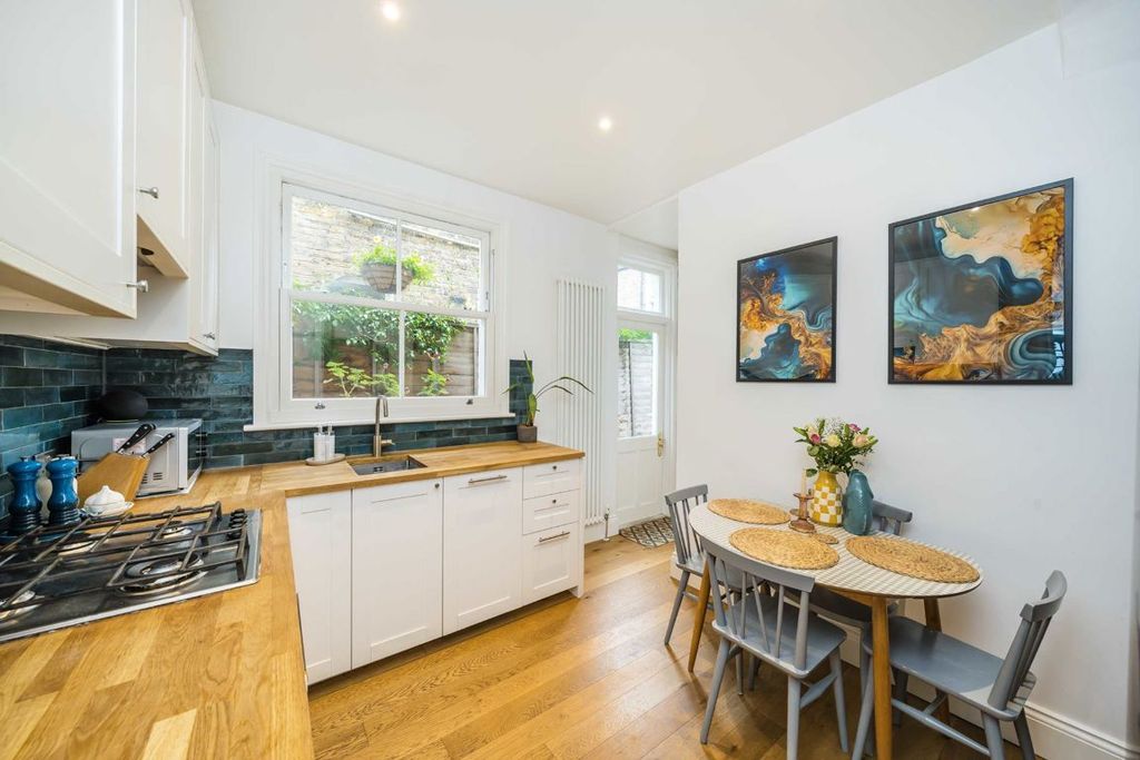 Property photo 3 of 7