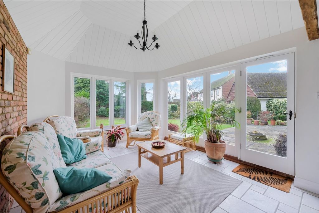 Property photo 3 of 20 Lagham Park (20 From 34)-19.Jpg