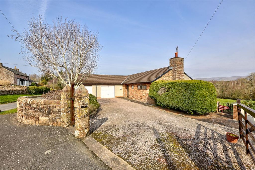 Property photo 1 of 33 Fallowfield