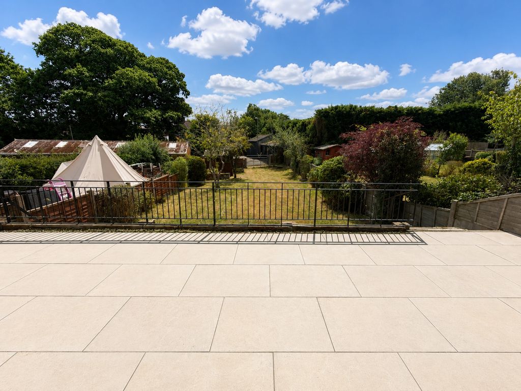 Property photo 3 of 19 Garden