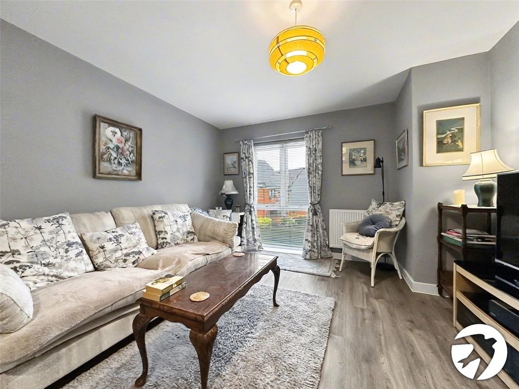 Property photo 2 of 8 Lounge