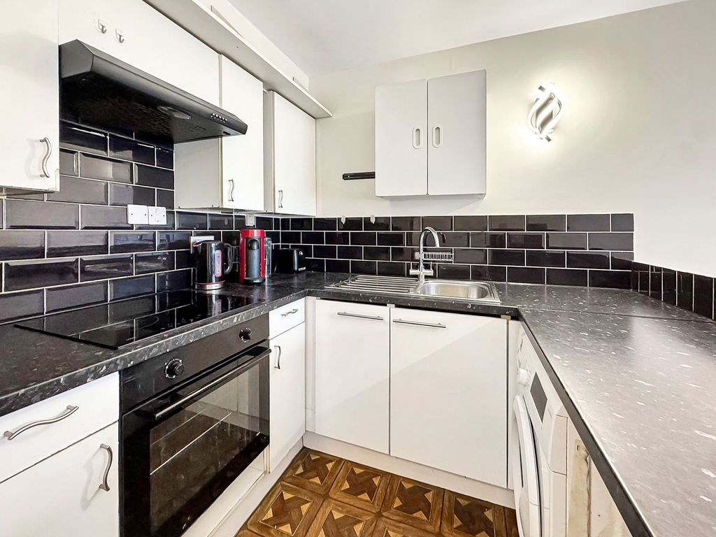 Property photo 3 of 6