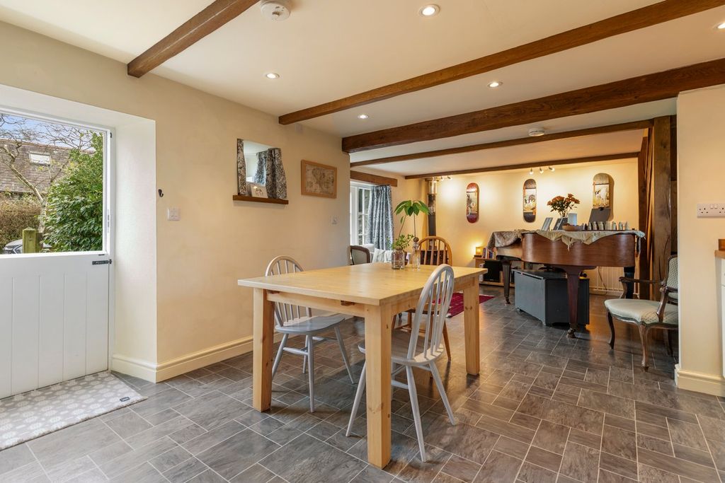 Property photo 2 of 29