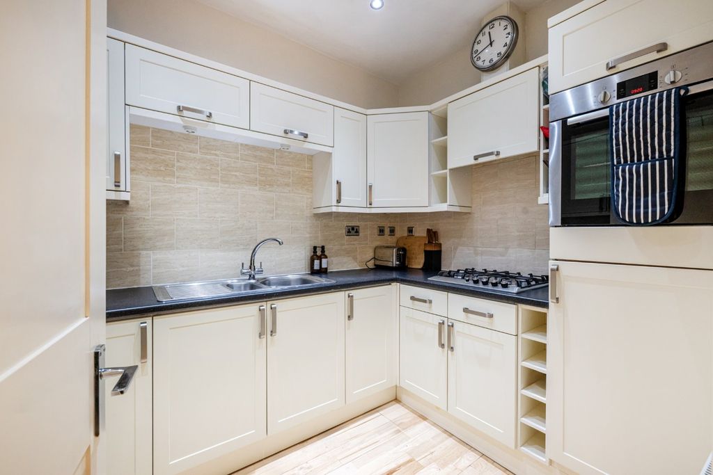 Property photo 3 of 13 Picture No. 18