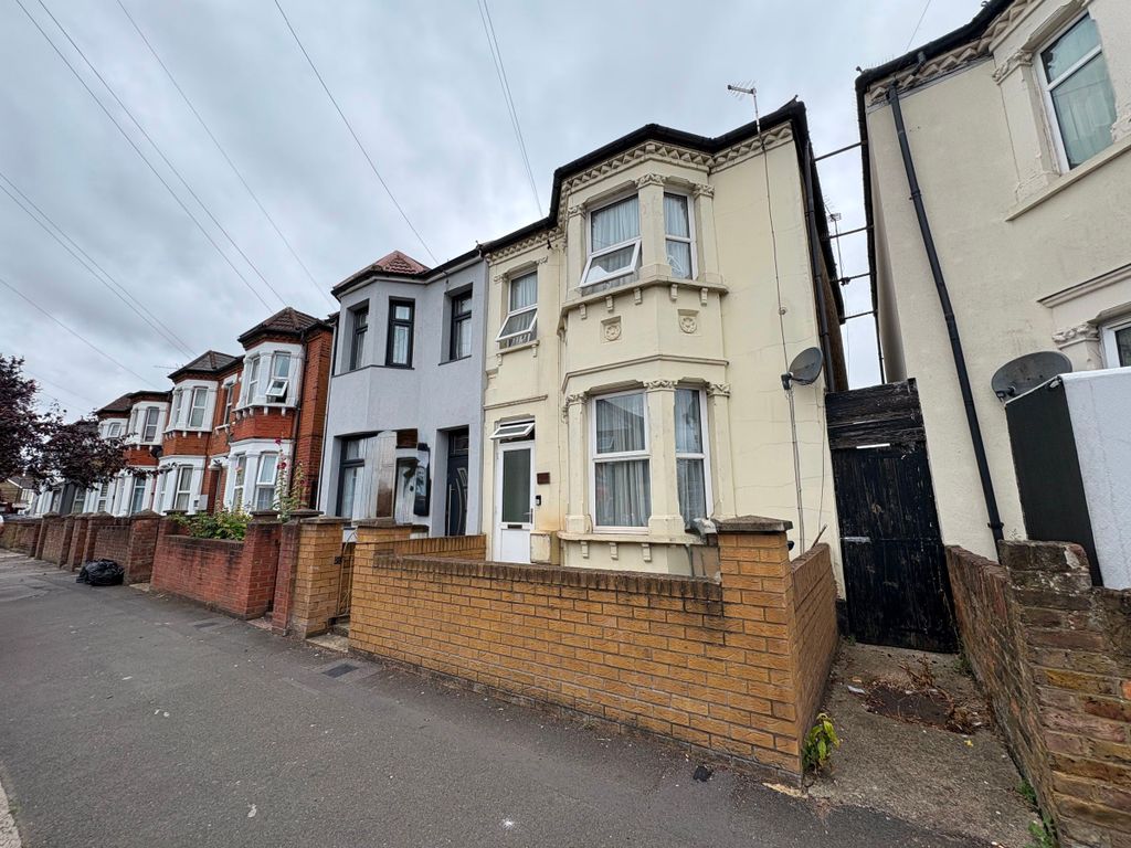 Property photo 2 of 29
