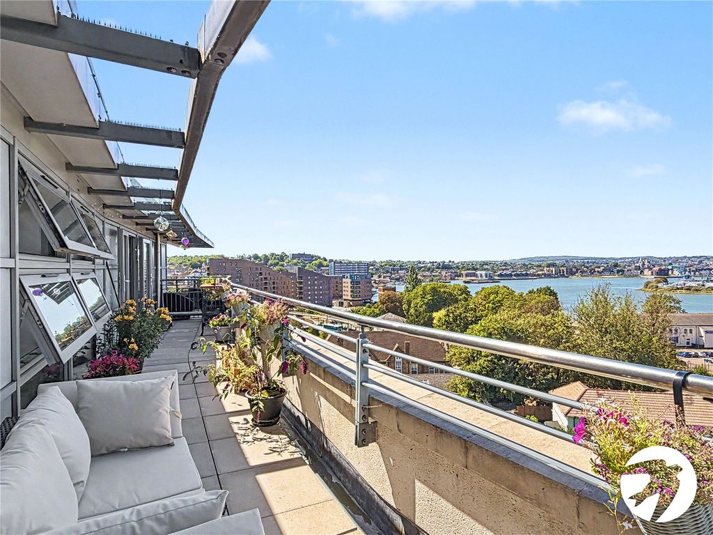 Property photo 1 of 15 Balcony