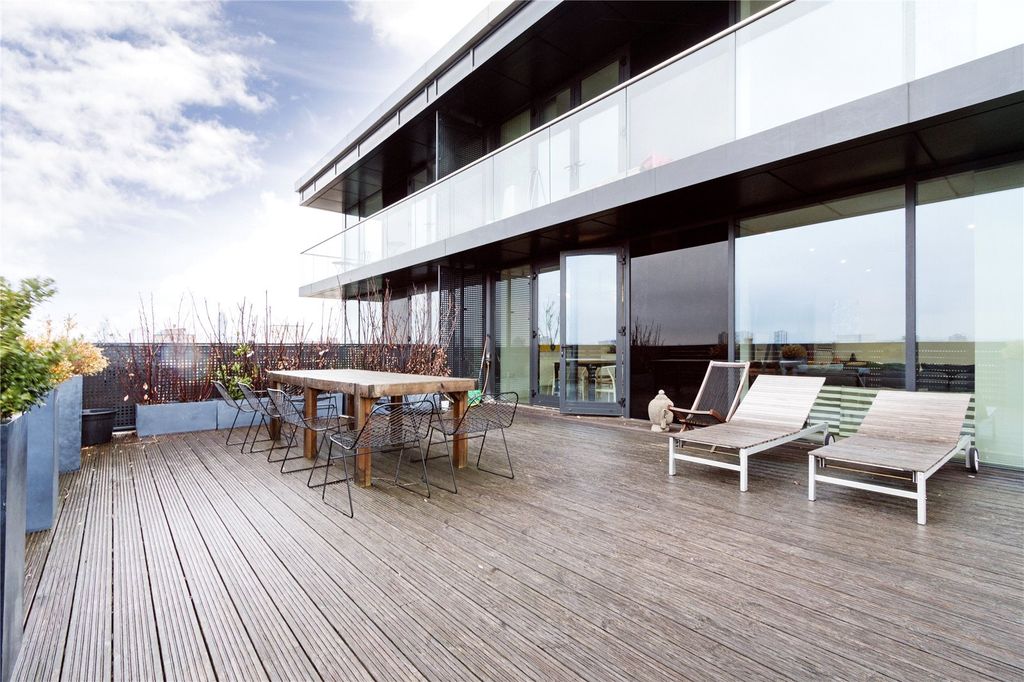 Property photo 1 of 12 Terrace
