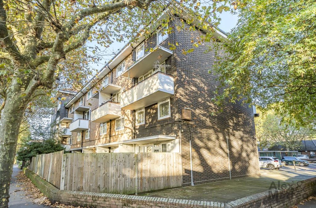 Property photo 1 of 17 Townsend House