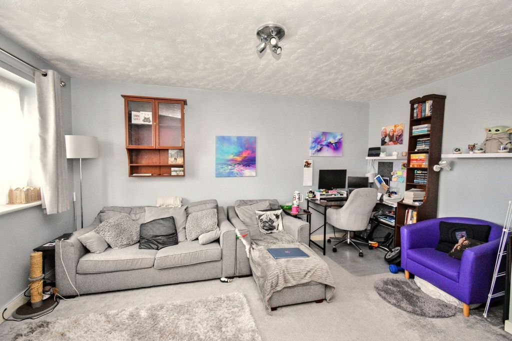 Property photo 3 of 8