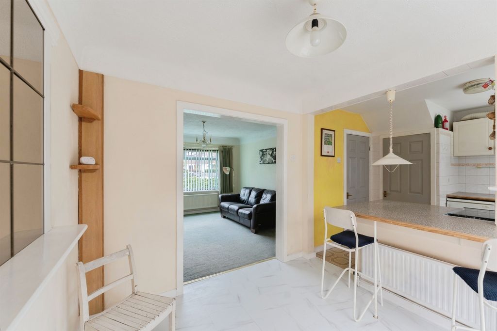 Property photo 3 of 28