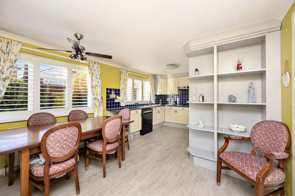 Property photo 3 of 19 Kitchen/Breakfast Room