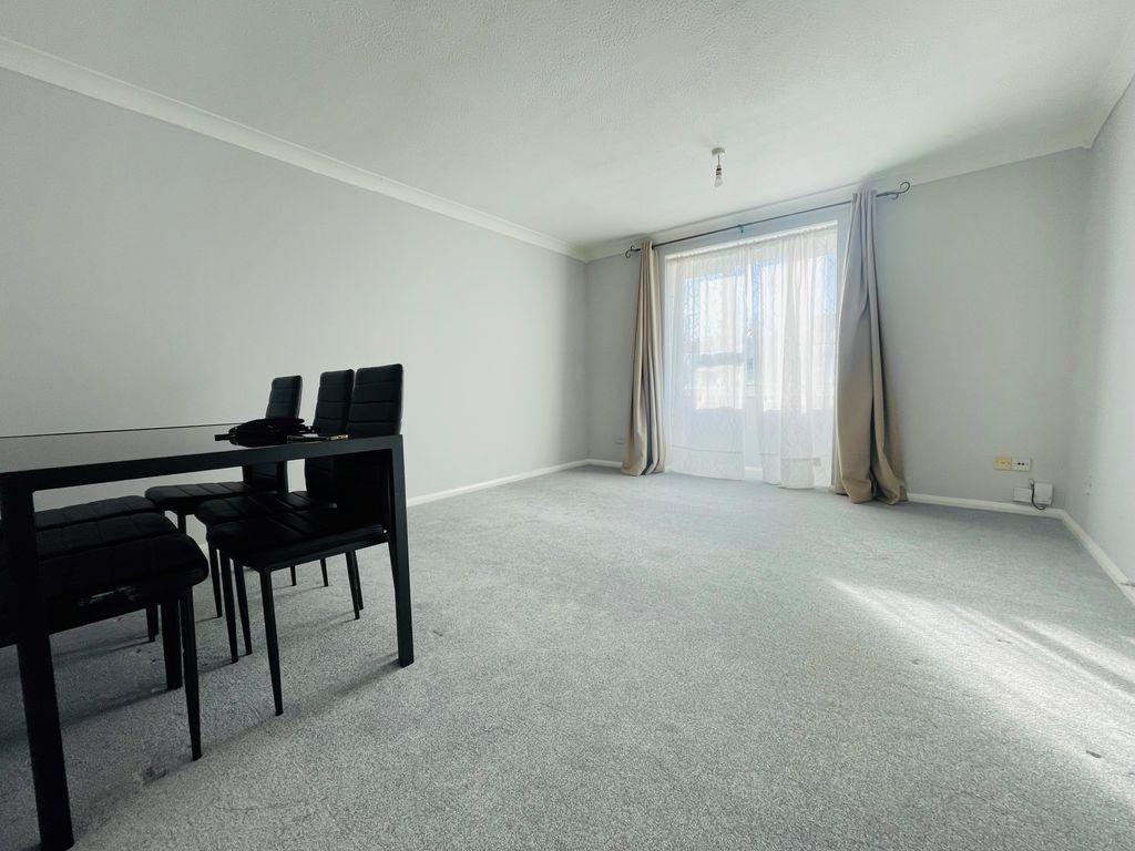 Property photo 2 of 5 Living Room