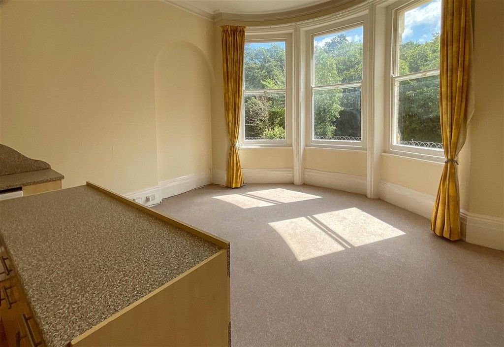 Property photo 2 of 13 Lounge *