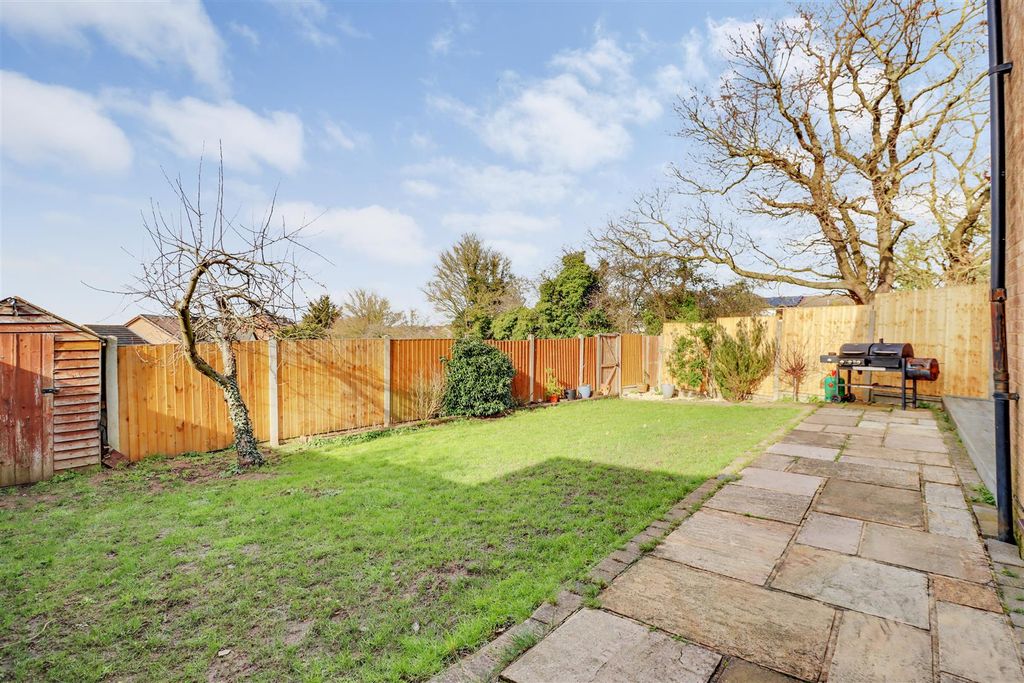 Property photo 3 of 15 48 Wick Lane-4Dp.Jpg