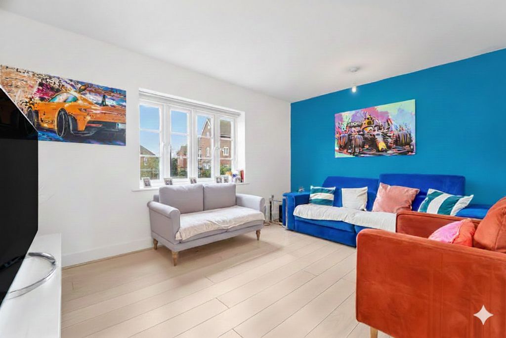 Property photo 2 of 25