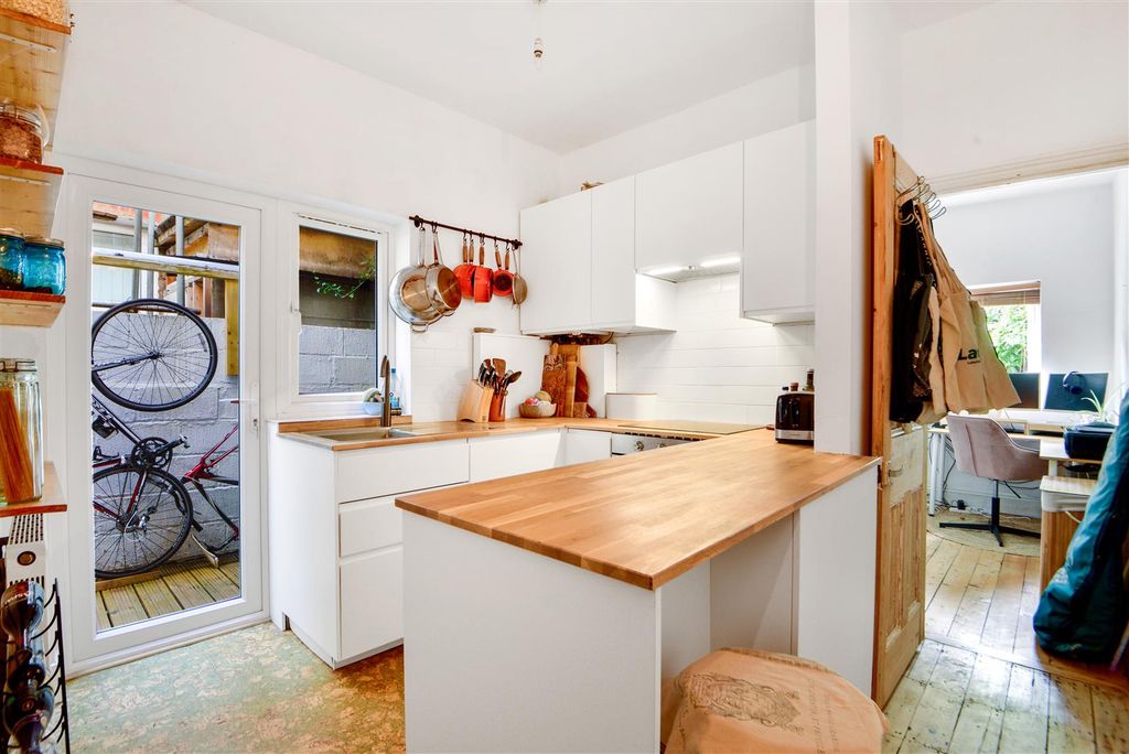 Property photo 3 of 13 Kitchen