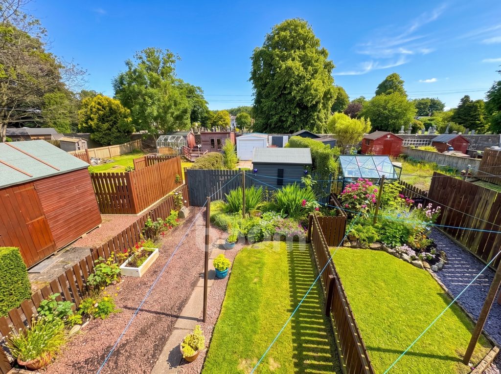 Property photo 2 of 24 Eastern Crescent, Kilbirnie Garden Shot