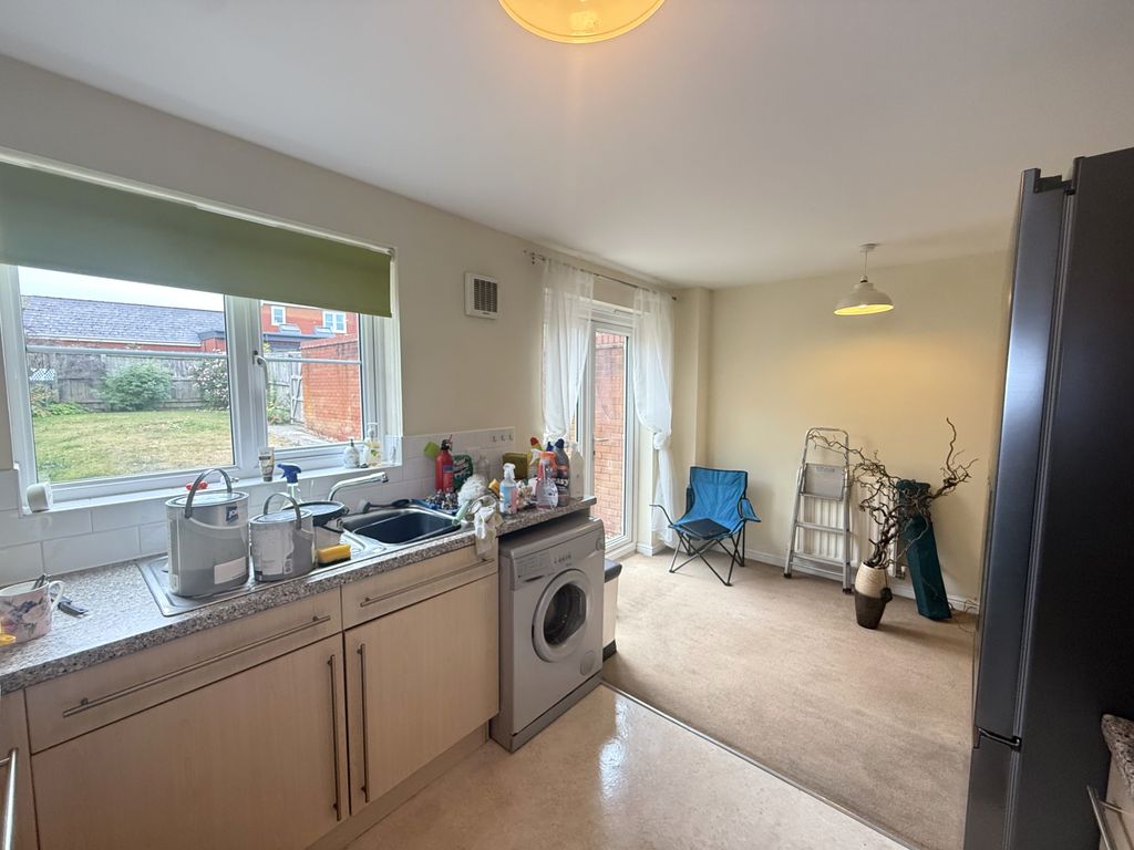 Property photo 1 of 19 Kitchen