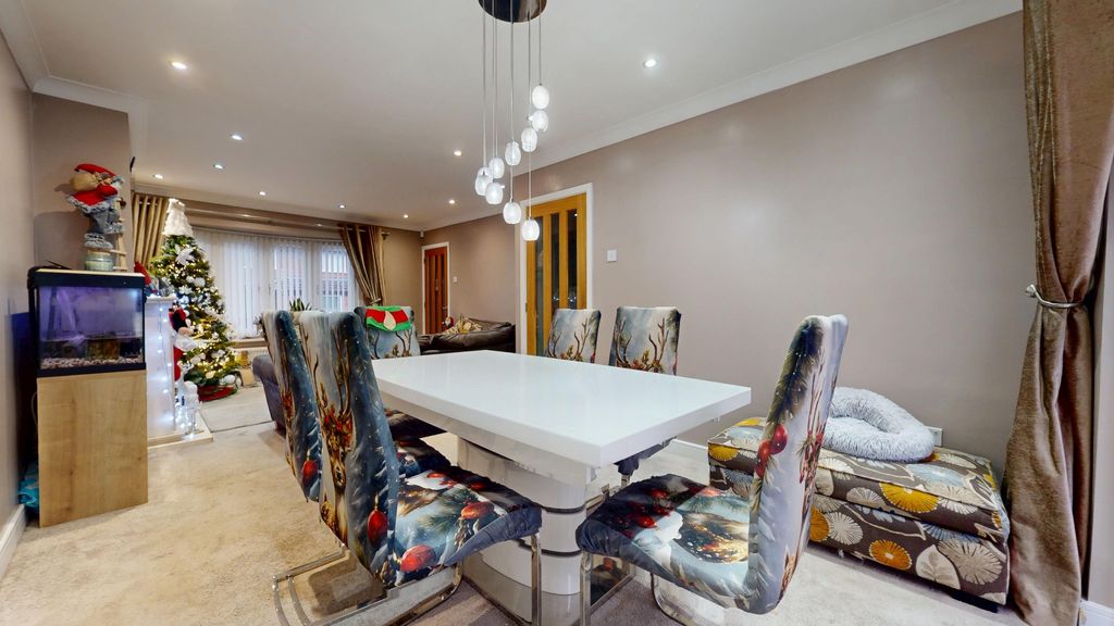 Property photo 3 of 32 4689964