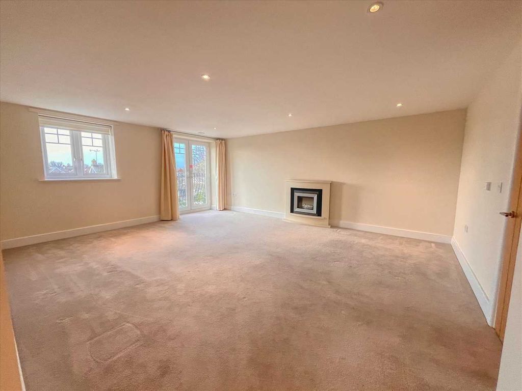 Additional image 7 of 2 bed flat for saleVictoria Gardens, Hadleigh Road, Frinton On Sea CO13