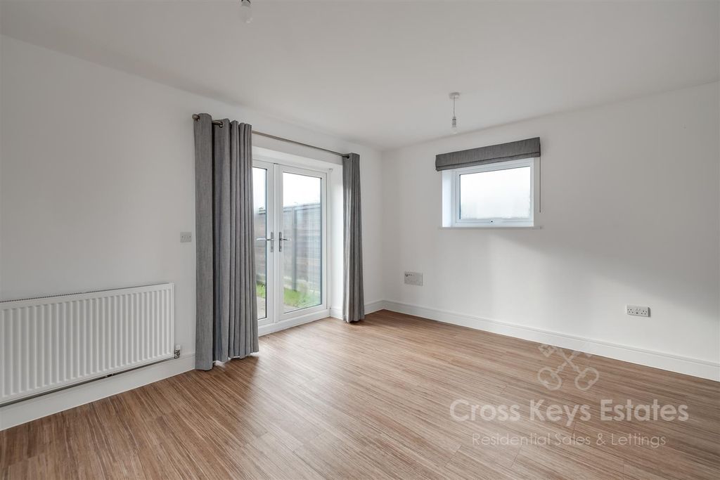 Property photo 3 of 28 Living Room