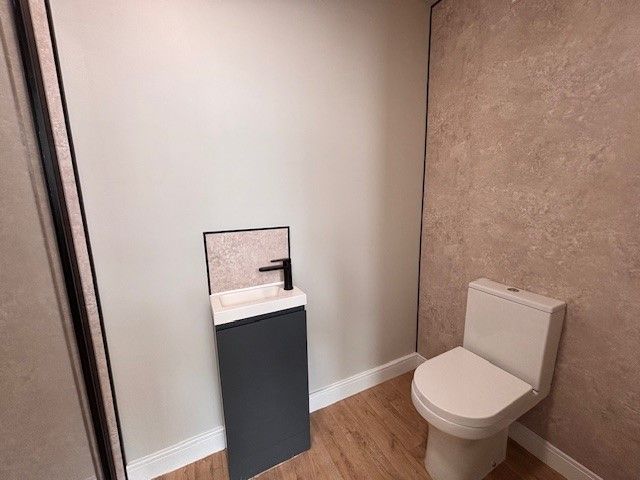 Property photo 3 of 7 Ensuite