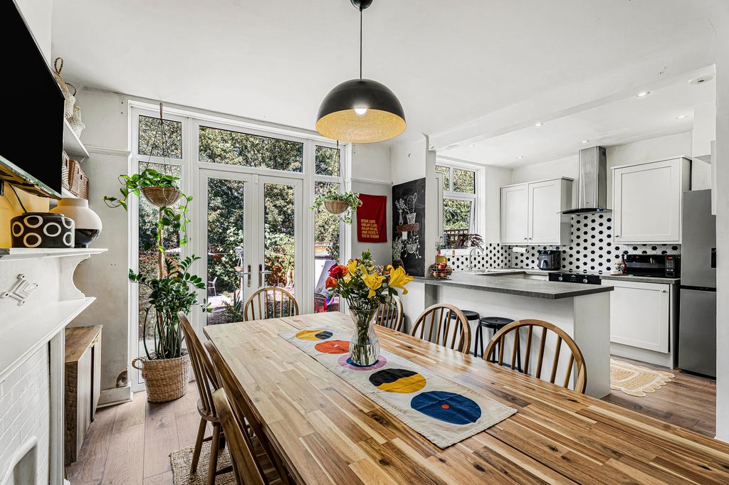 Property photo 3 of 21 Kitchen/Dining