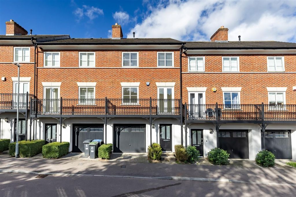 Property photo 1 of 30 27 Mowbray (29).Jpg