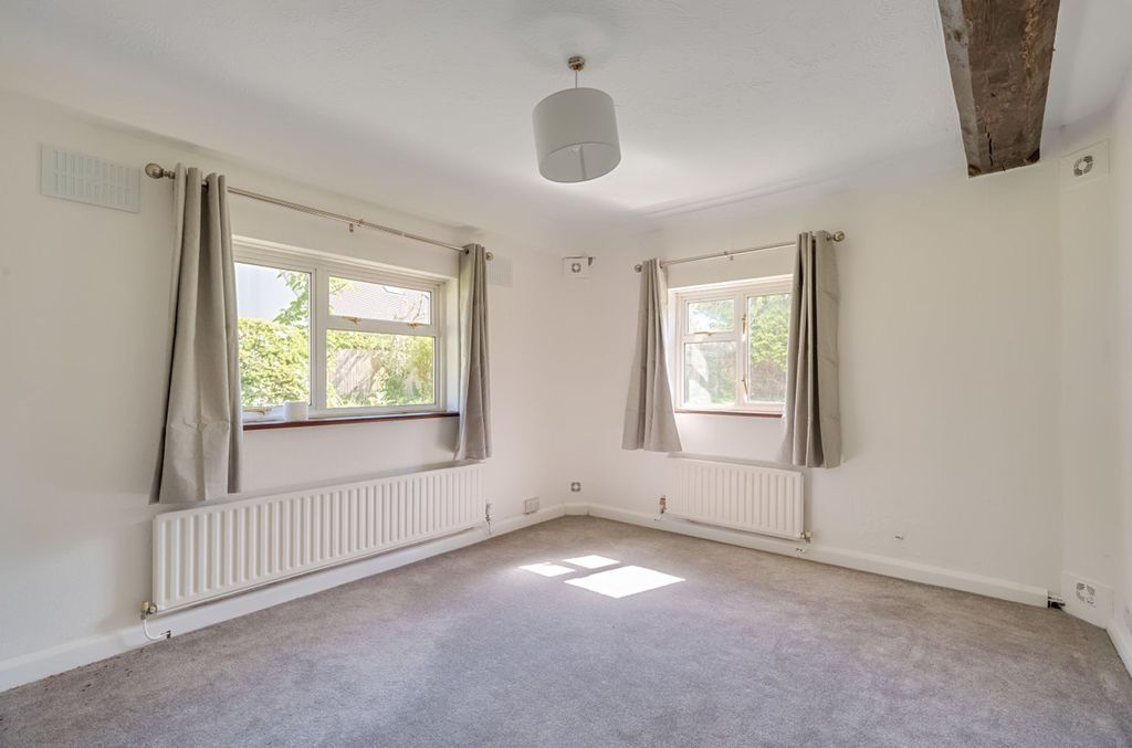 Property photo 2 of 8 Photo 4