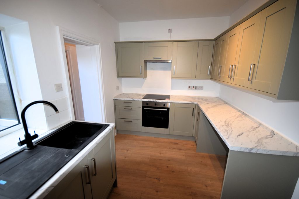 Property photo 2 of 9 Kitchen