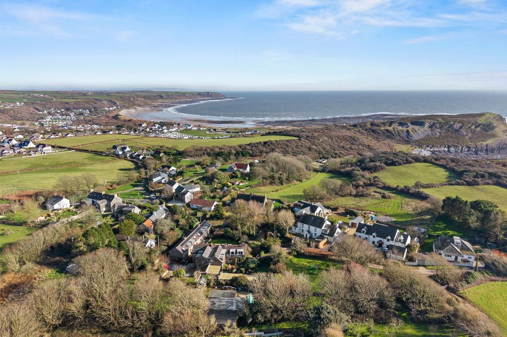 Property photo 3 of 28