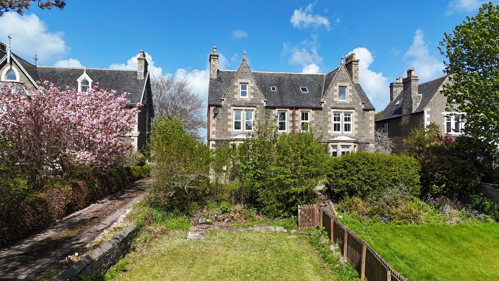 Property photo 1 of 43