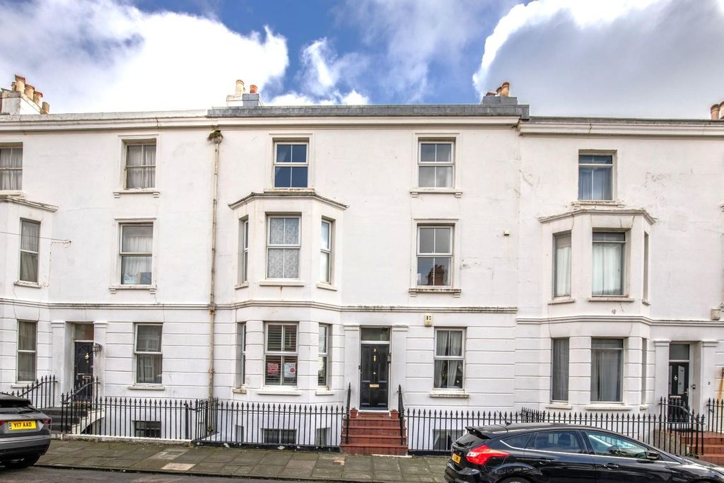 Property photo 3 of 21 Arundel Street-2A.Jpg