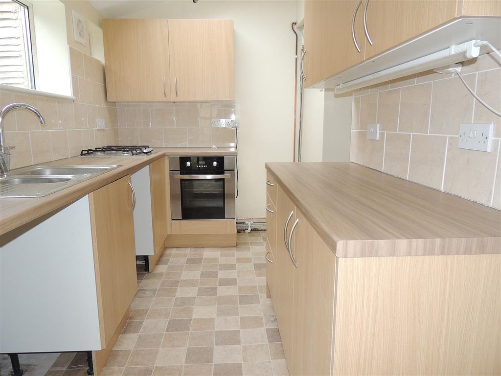 Property photo 2 of 12 Kitchen/Breakfast Room