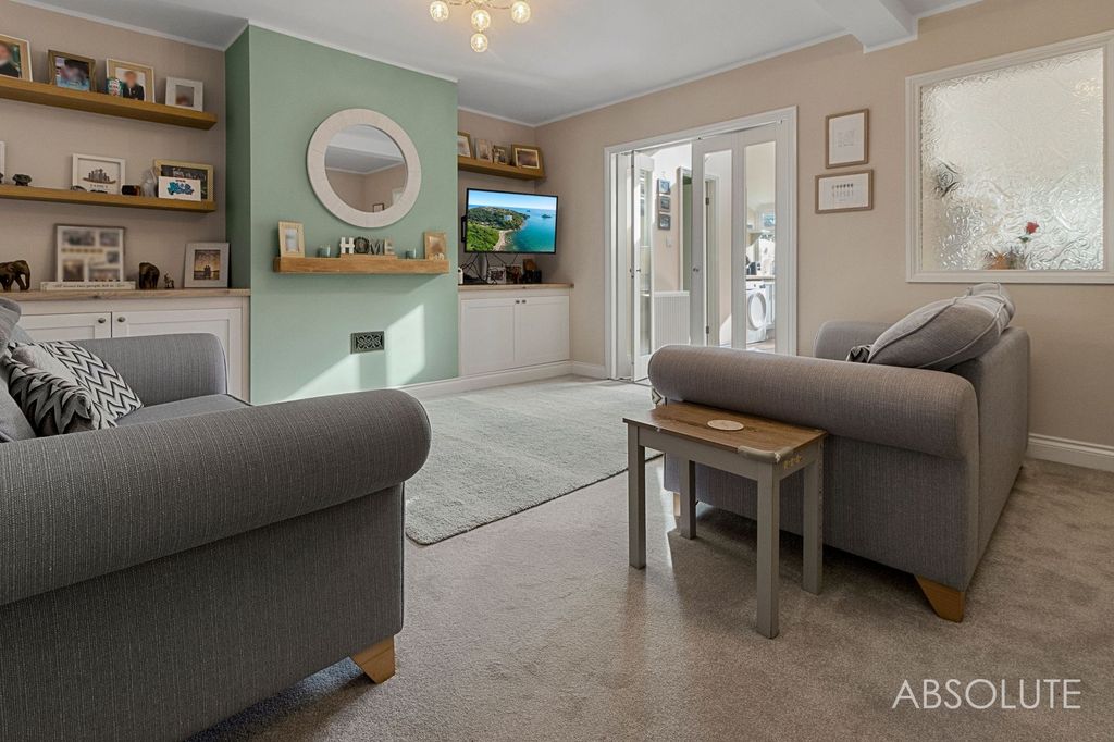 Property photo 3 of 25