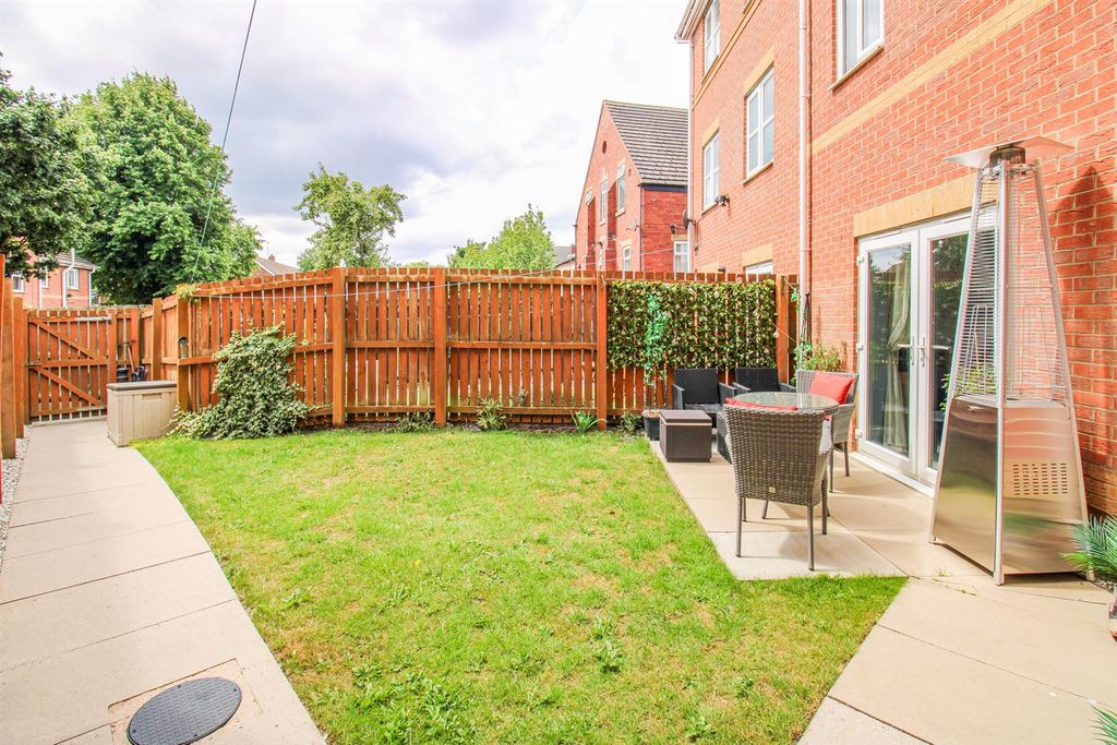 Property photo 3 of 12 Outside